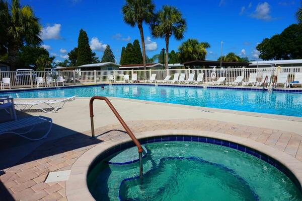 256 Five Iron Drive a Mulberry, FL Mobile or Manufactured Home for Sale